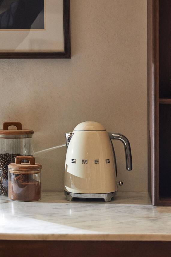 Smeg KLF03CREU Retro Krem 2400 Watt 1.7 Litre Çelik Kettle - 1