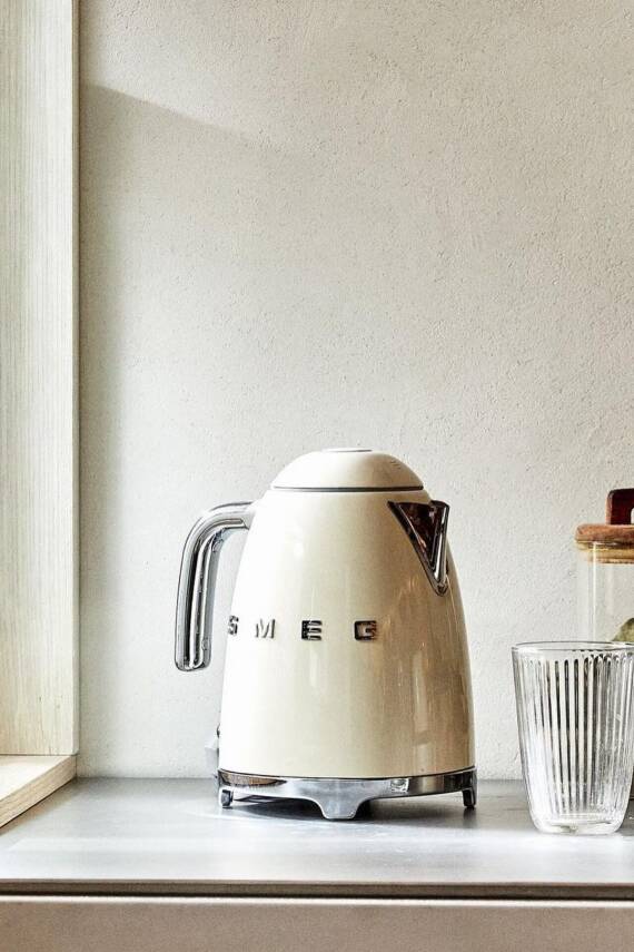Smeg KLF03CREU Retro Krem 2400 Watt 1.7 Litre Çelik Kettle - 2