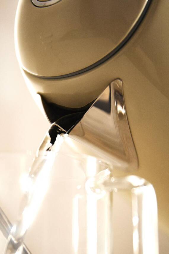 Smeg KLF03CREU Retro Krem 2400 Watt 1.7 Litre Çelik Kettle - 7