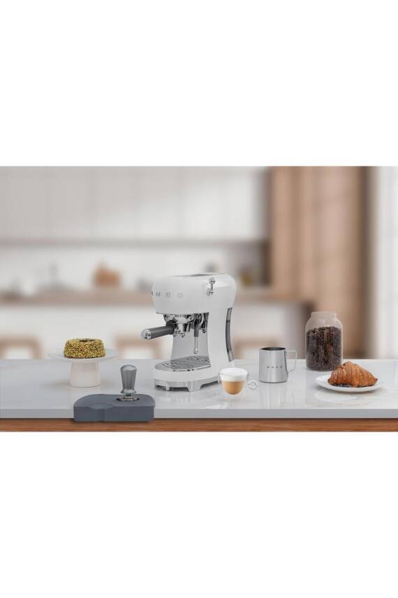 Smeg ECF02WHEU Beyaz Espresso Kahve Makinesi - 8
