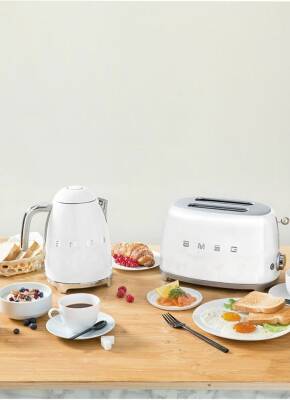 Smeg KLF03WHEU Retro Beyaz 2400 Watt 1.7 Litre Çelik Kettle - 4